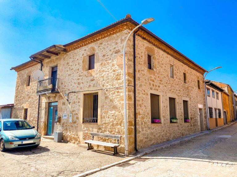BOTIQUÍN DE FARMACIA QUINTANAS DE GORMAZ - Lda. Ainhoa Esteban Ortego (Soria)