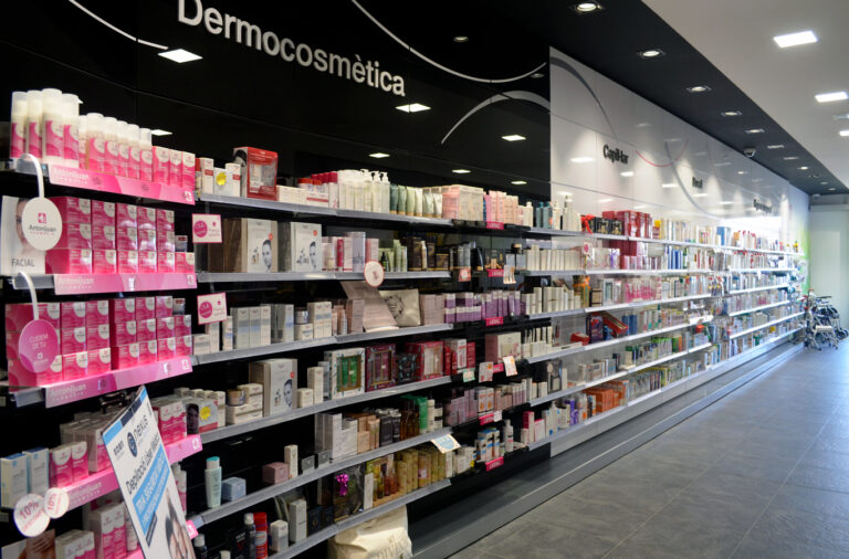 Farm&agrave;cia Antonijuan