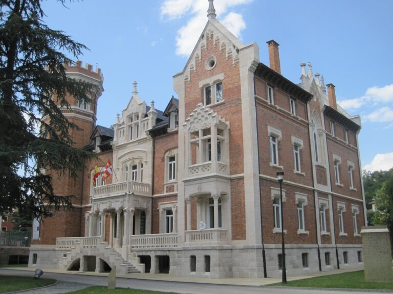 Farmacia Beatriz C&aacute;ceres Sa&ntilde;udo