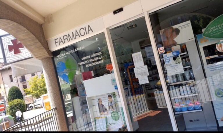 Farm&agrave;cia Helena Aceves a Torell&oacute;